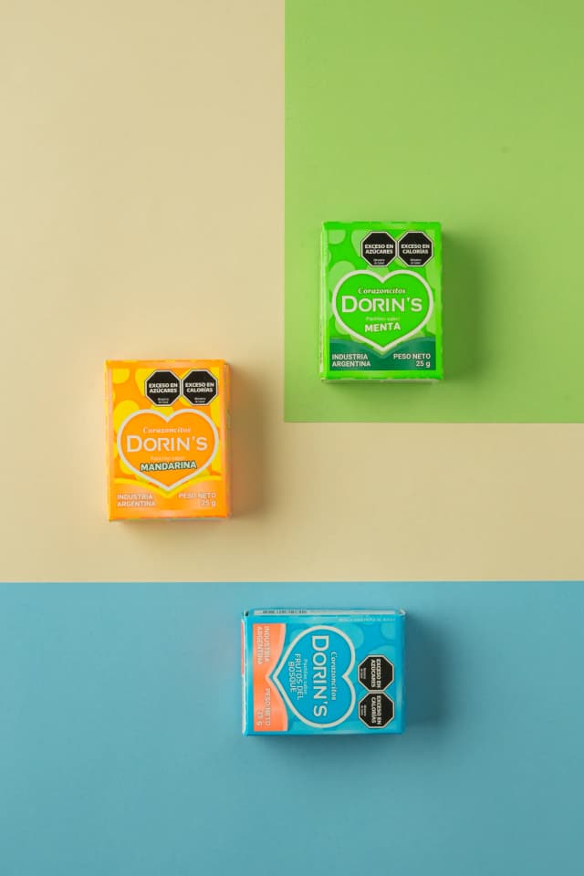 Display de pastillas Lucky en góndola de comercio